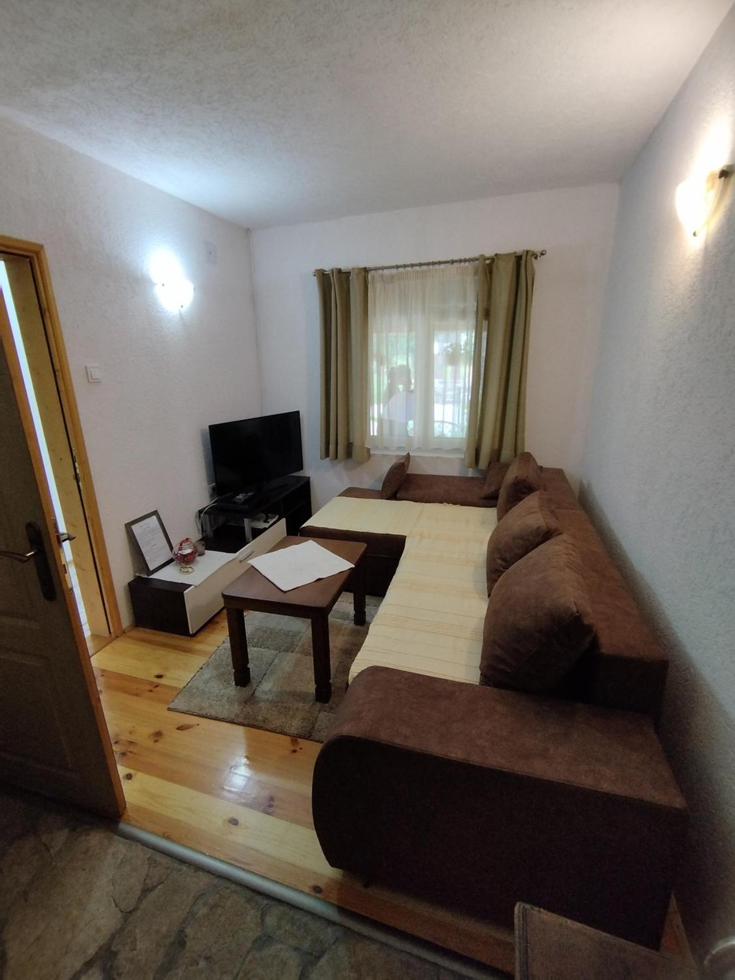 Duke Apartment *